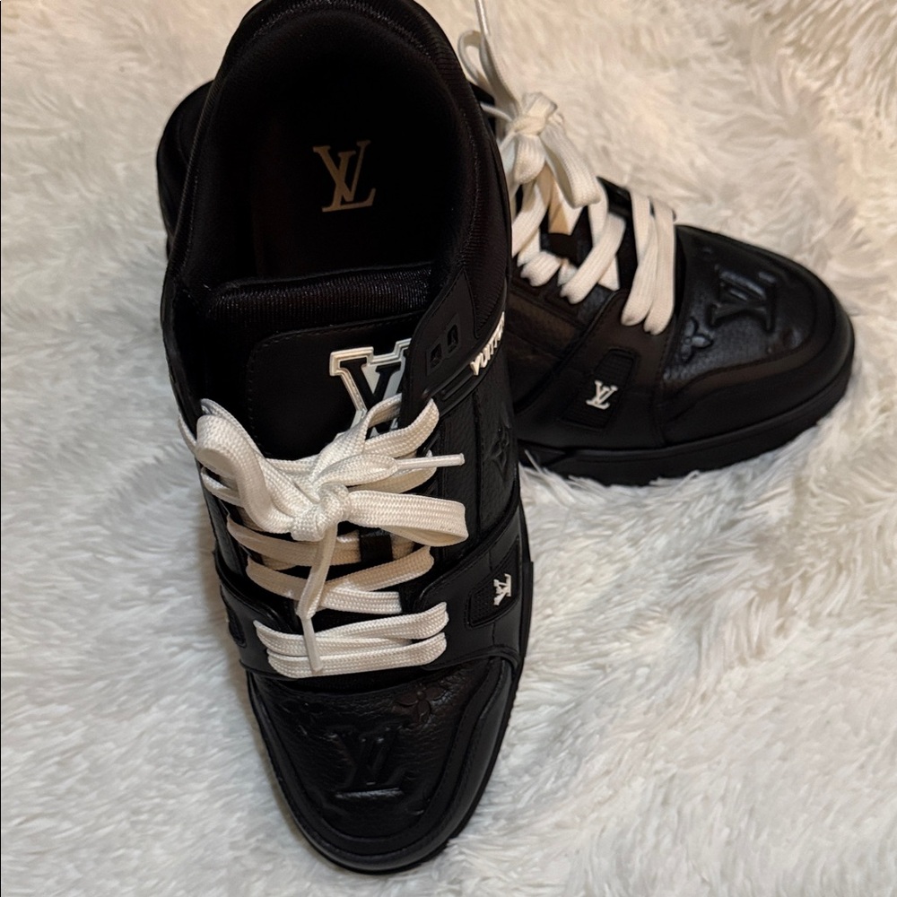 Louis Vuitton Black Leather Sneakers with White Laces - Picture 9 of 14